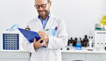 Hablemos de la especialidad médica de patología clínica